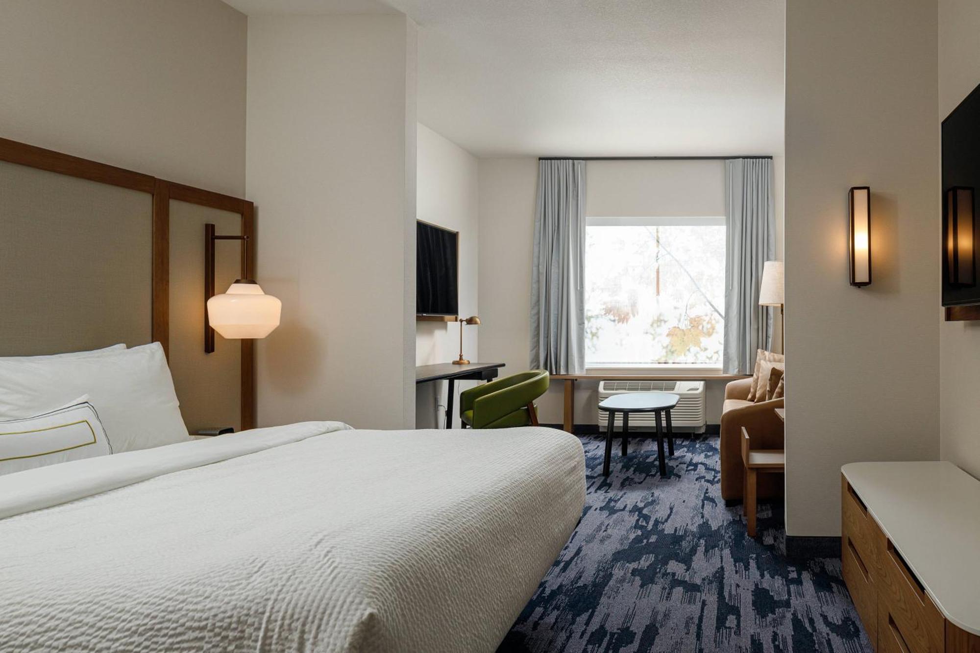 Hotel Fairfield & By Marriott 3*